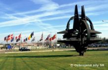 Nelnci generlnych tbov armd lenskch krajn NATO a E zasadn v Bruseli - avzo